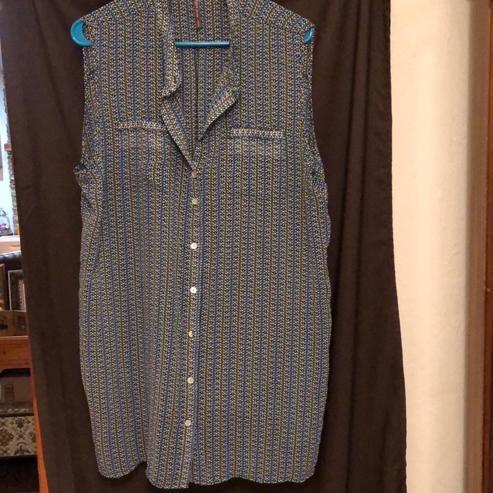 Sleeveless blouse size 1X multicolor